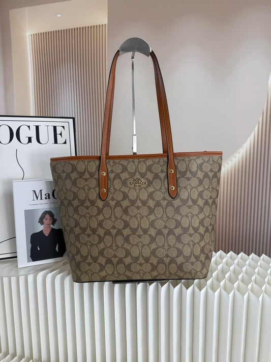 Coach purse |Medium brown
